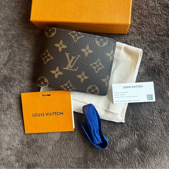 LOUIS VUITTON MONOGRAM MULTIPLE WALLET MENS - Picture 2 of 13